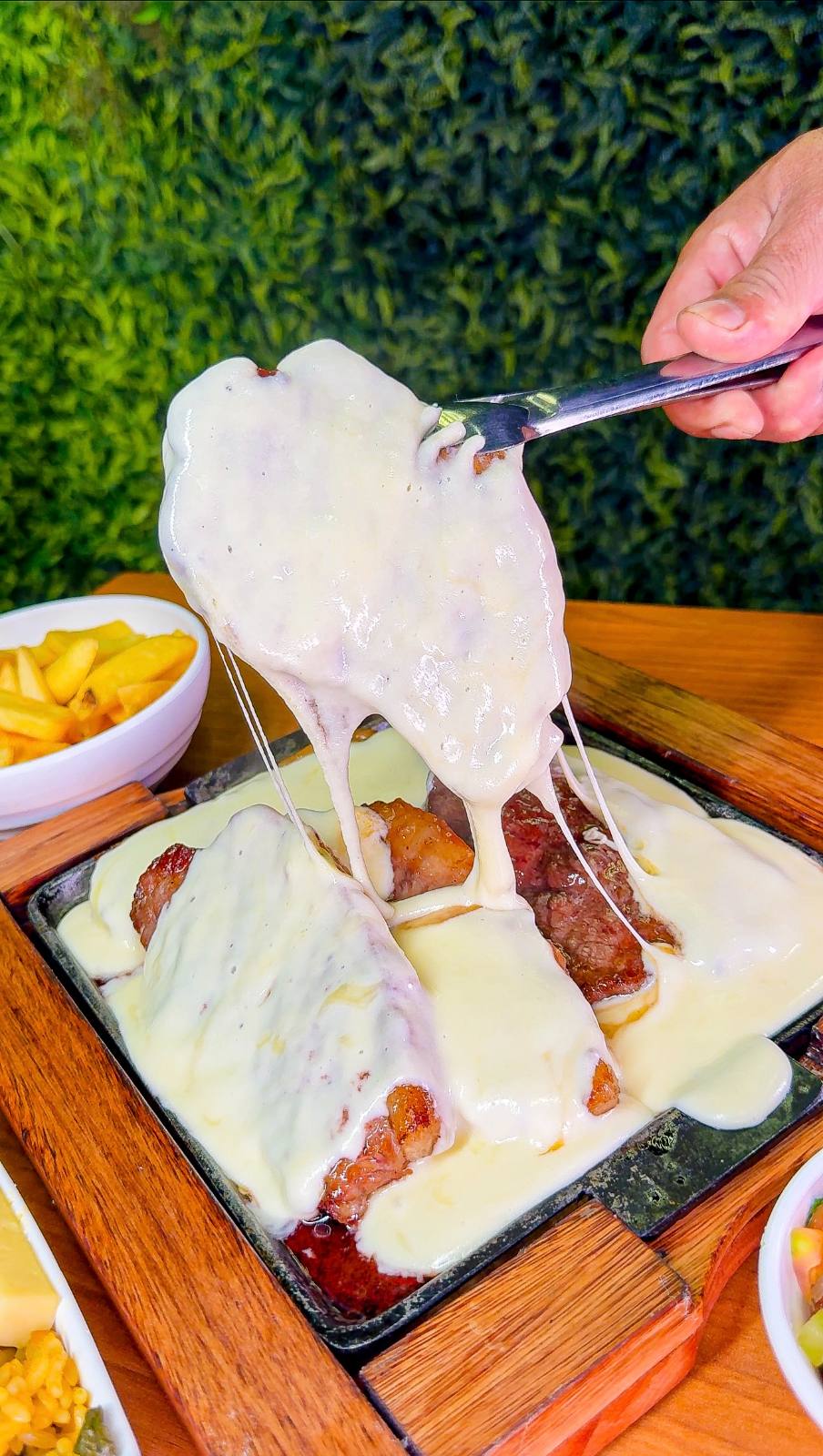 Picanha na chapa com queijo derretido do Sampa Villa